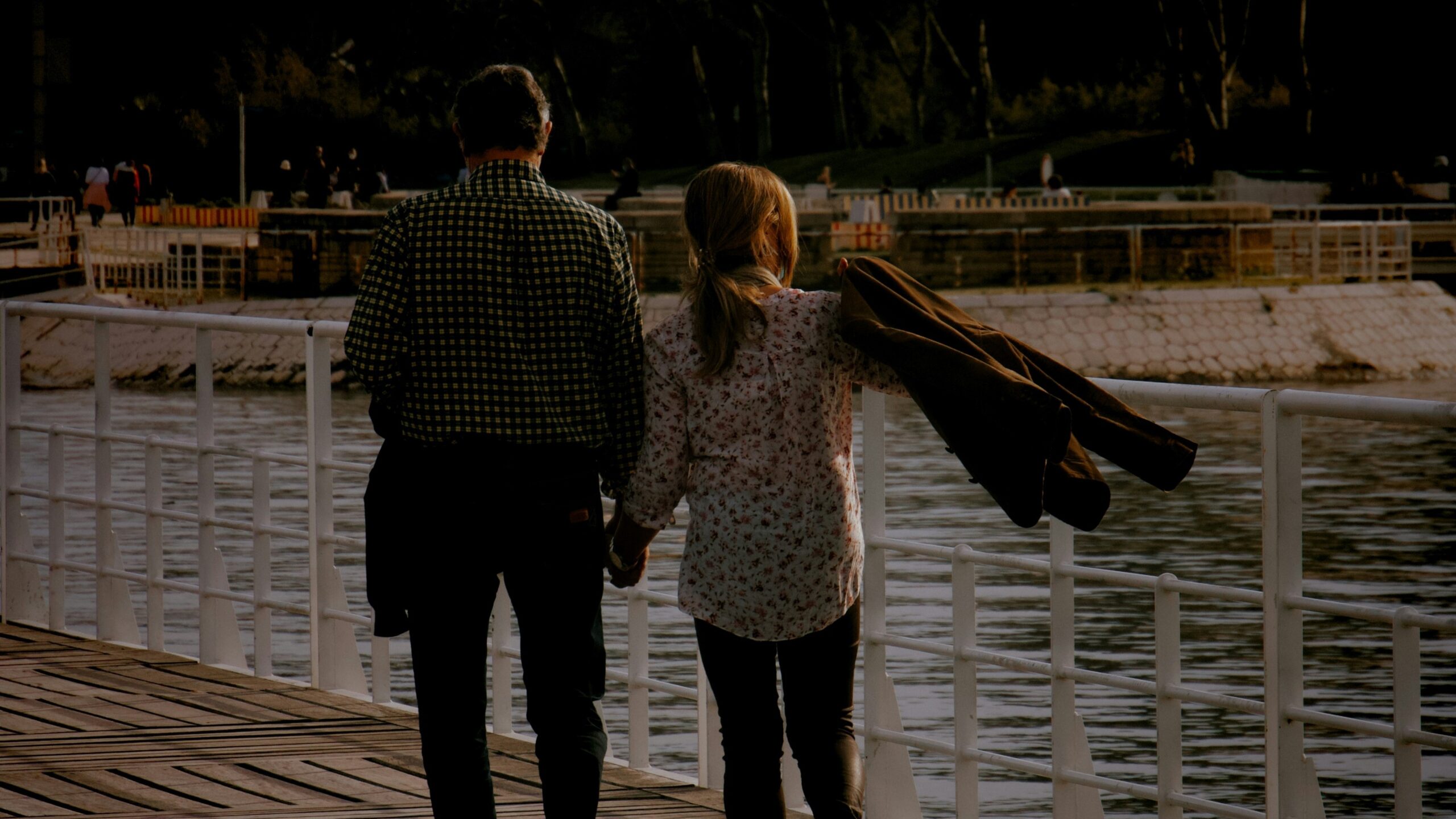 direct_anterior_approach_couple_walking_outdoors_following_the_